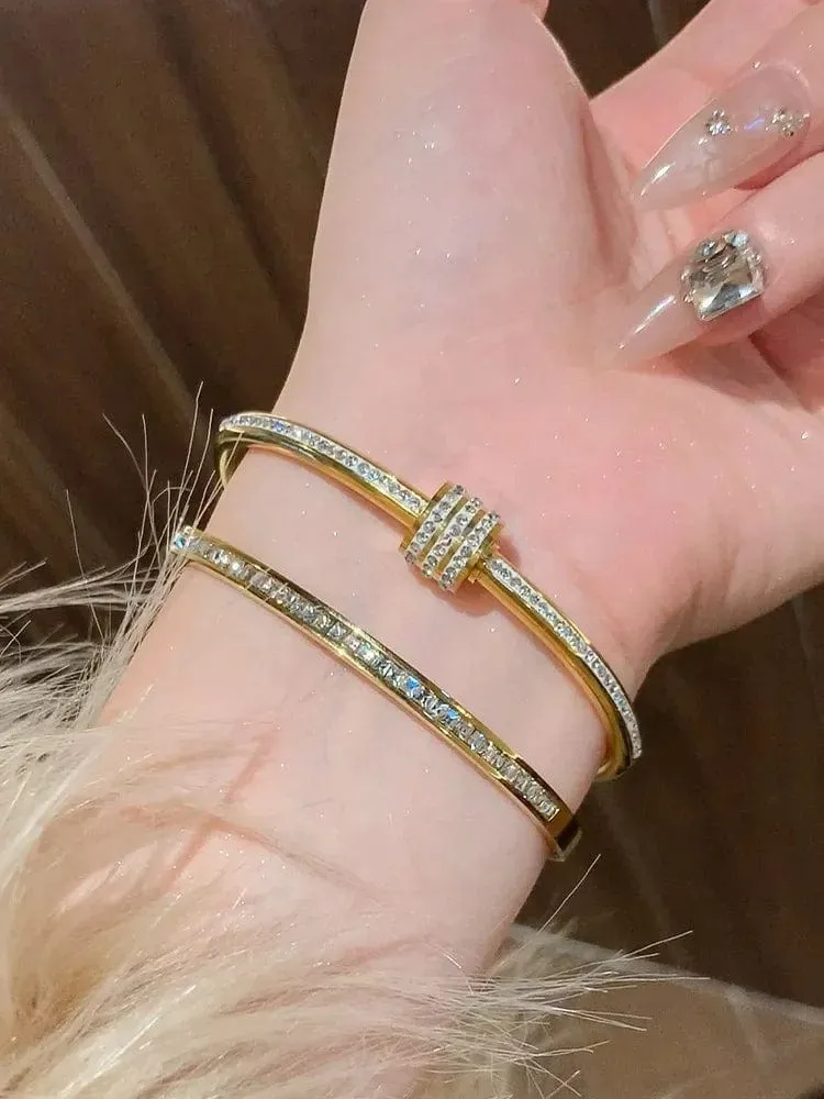 Titanstahl-Armband mit weißer Perlmutterfalter-Muschel, Luxus-Design, Edelstahl-Armreif für Damen, Schmuck für Damen