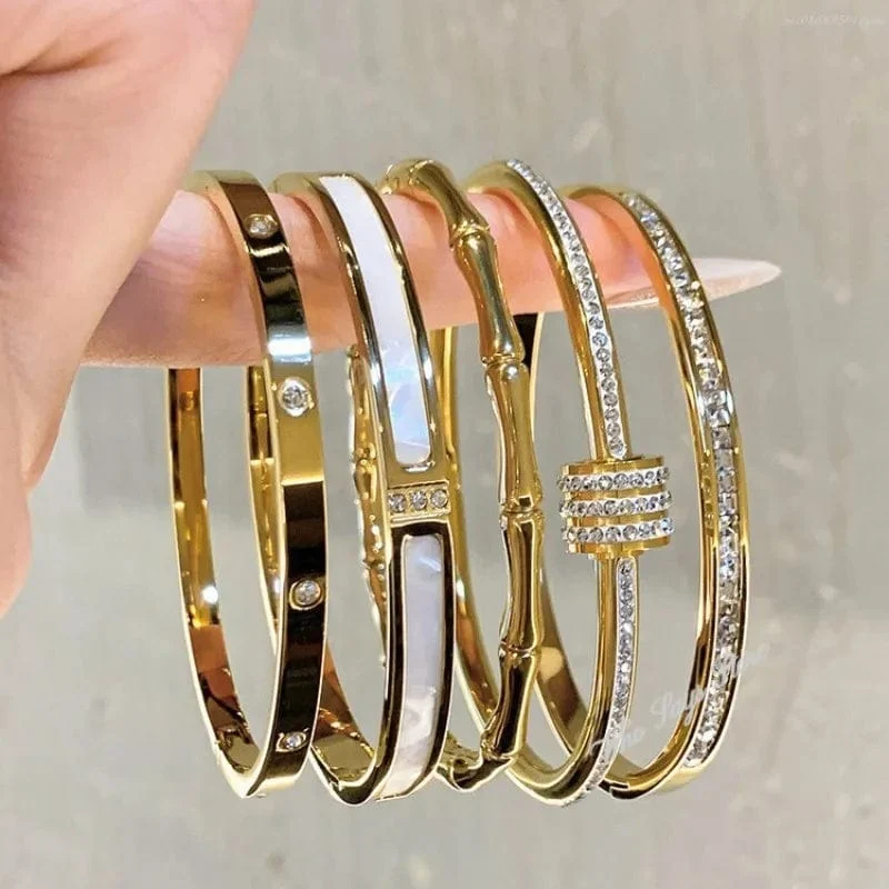 Titanstahl-Armband mit weißer Perlmutterfalter-Muschel, Luxus-Design, Edelstahl-Armreif für Damen, Schmuck für Damen
