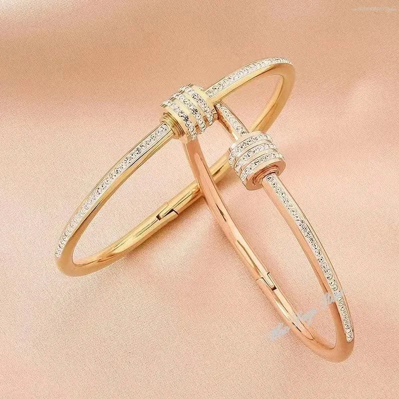 Titanstahl-Armband mit weißer Perlmutterfalter-Muschel, Luxus-Design, Edelstahl-Armreif für Damen, Schmuck für Damen