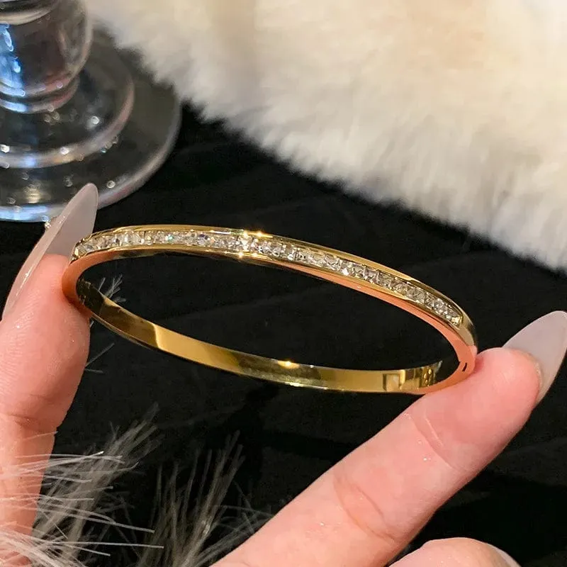 Titanstahl-Armband mit weißer Perlmutterfalter-Muschel, Luxus-Design, Edelstahl-Armreif für Damen, Schmuck für Damen