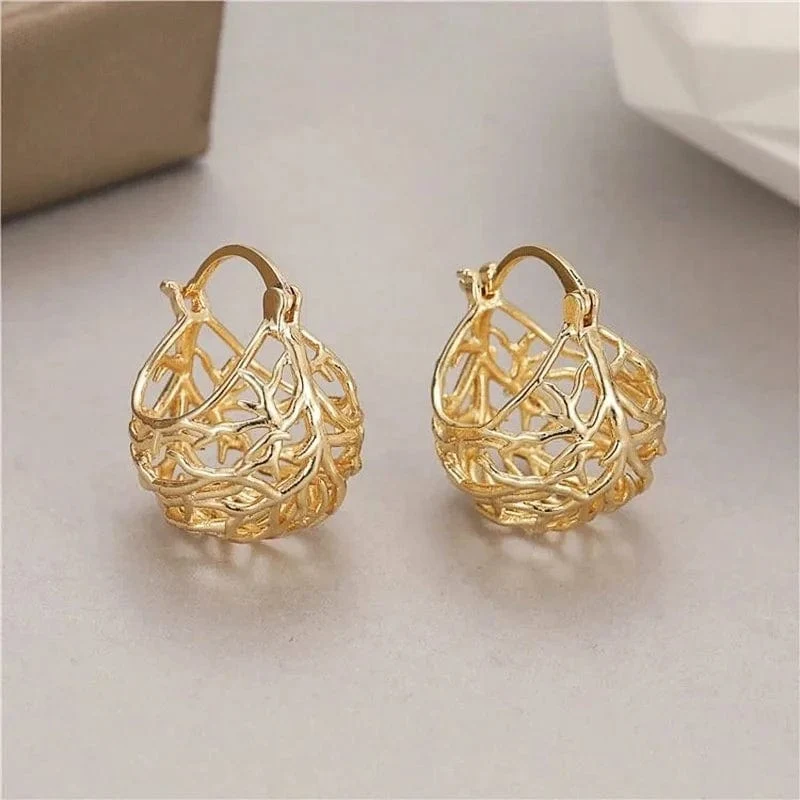 Huitan Gold Farbe Hohl Hoop Ohrringe Frauen Neu Gestaltete Temperament Mädchen Ohr Zubehör Hochzeit Party Mode Schmuck 2023