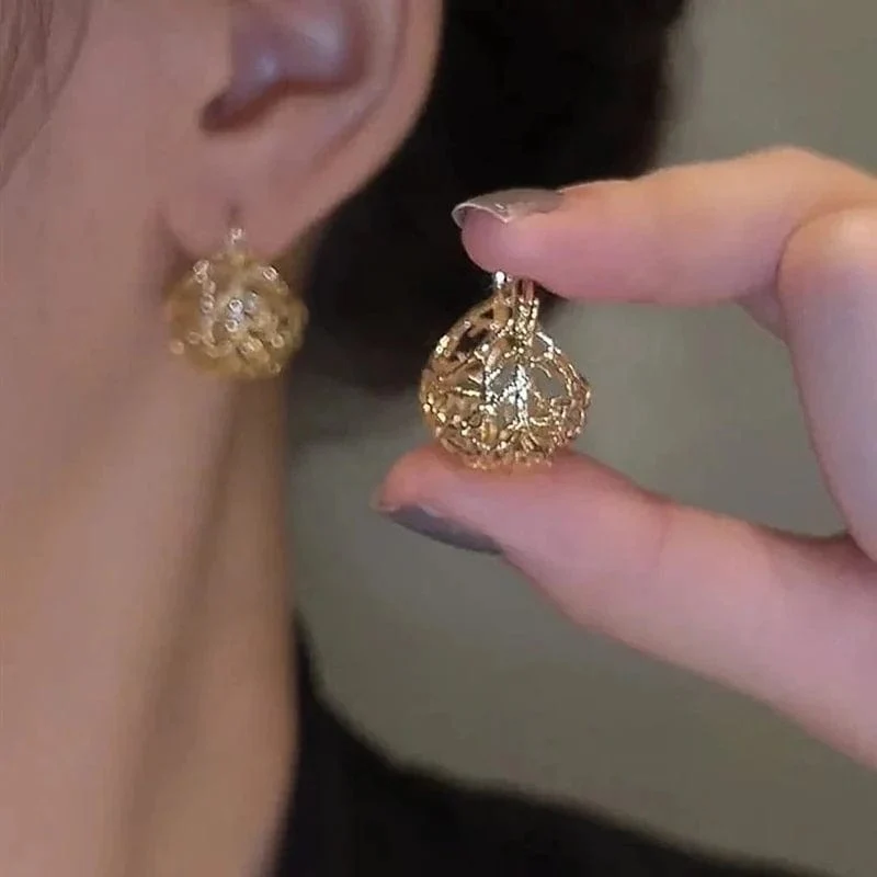 Huitan Gold Farbe Hohl Hoop Ohrringe Frauen Neu Gestaltete Temperament Mädchen Ohr Zubehör Hochzeit Party Mode Schmuck 2023