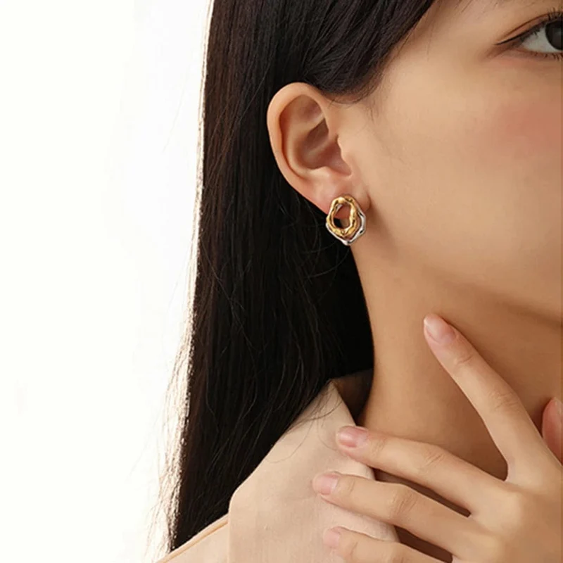3 Paar/Set zierliche goldfarbene geometrische Kreis-Kleine Creolen für Frauen Statement-Perlen Twist Huggie Ohrring Modeschmuck