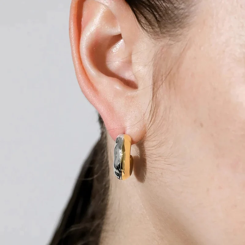 3 Paar/Set zierliche goldfarbene geometrische Kreis-Kleine Creolen für Frauen Statement-Perlen Twist Huggie Ohrring Modeschmuck