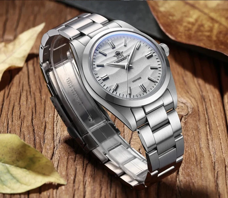 ADDIESDIVE Herrenuhr mit sandfarbenem Zifferblatt, 36 mm, Quarzuhr, 100 m wasserdicht, 316L Edelstahl, AR-beschichtetes Kuppelglas, Armbanduhr für Männer