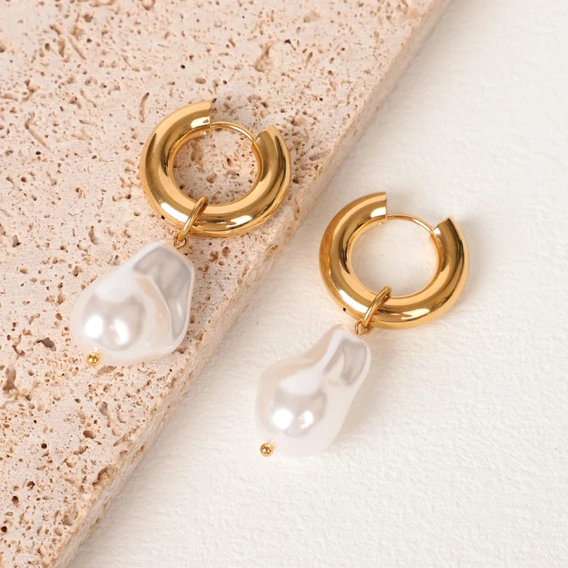 LAVK Creolen Wassertropfen Barock Imitation Perle Edelstahl Goldene Kreisförmige Ohrringe Damen Vintage Schmuck