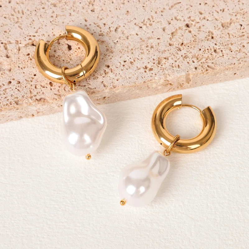 LAVK Creolen Wassertropfen Barock Imitation Perle Edelstahl Goldene Kreisförmige Ohrringe Damen Vintage Schmuck