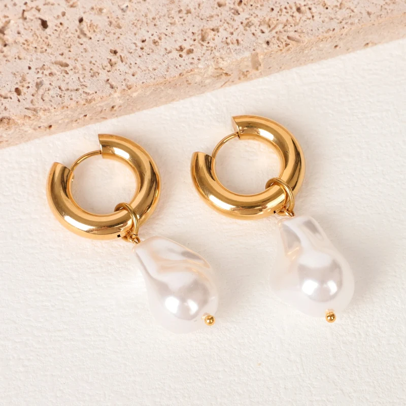 LAVK Creolen Wassertropfen Barock Imitation Perle Edelstahl Goldene Kreisförmige Ohrringe Damen Vintage Schmuck