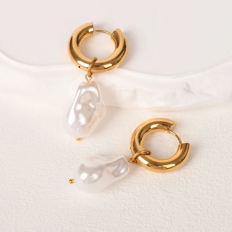 LAVK Creolen Wassertropfen Barock Imitation Perle Edelstahl Goldene Kreisförmige Ohrringe Damen Vintage Schmuck