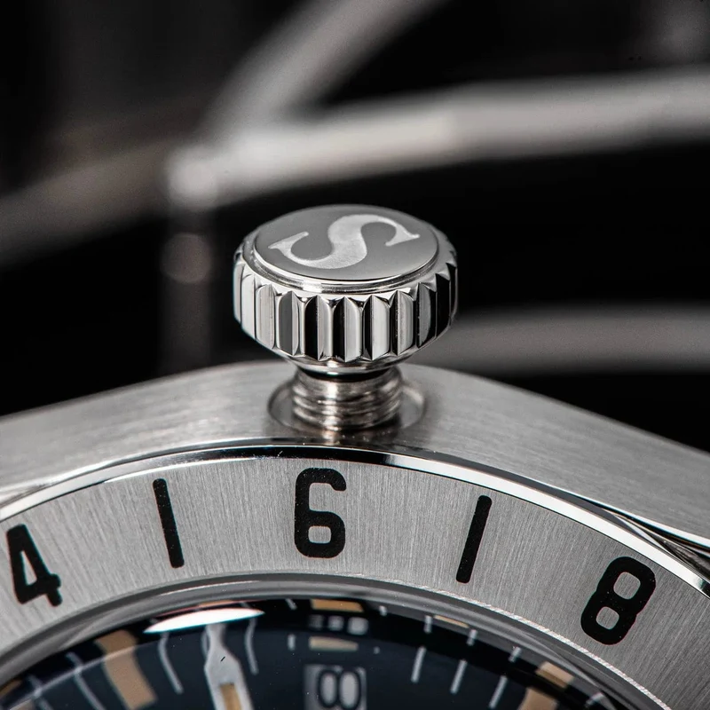 SEESTERN GMT-Uhr für Herren, Retro, NH34, Automatikwerk, mechanische Armbanduhr, gewölbtes Saphirglas, AR-Beschichtung, Micro-Faltschließe
