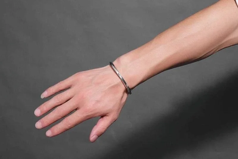 Vnox Vintage Edelstahl Armreif für Männer Frauen Mobius Twisted Manschette Armband Unisex Casual Pulseira Herren Schmuck