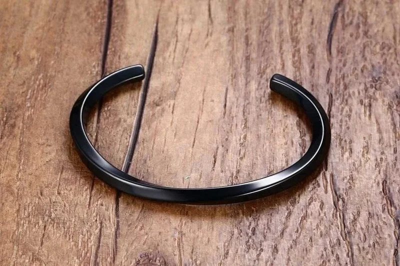 Vnox Vintage Edelstahl Armreif für Männer Frauen Mobius Twisted Manschette Armband Unisex Casual Pulseira Herren Schmuck