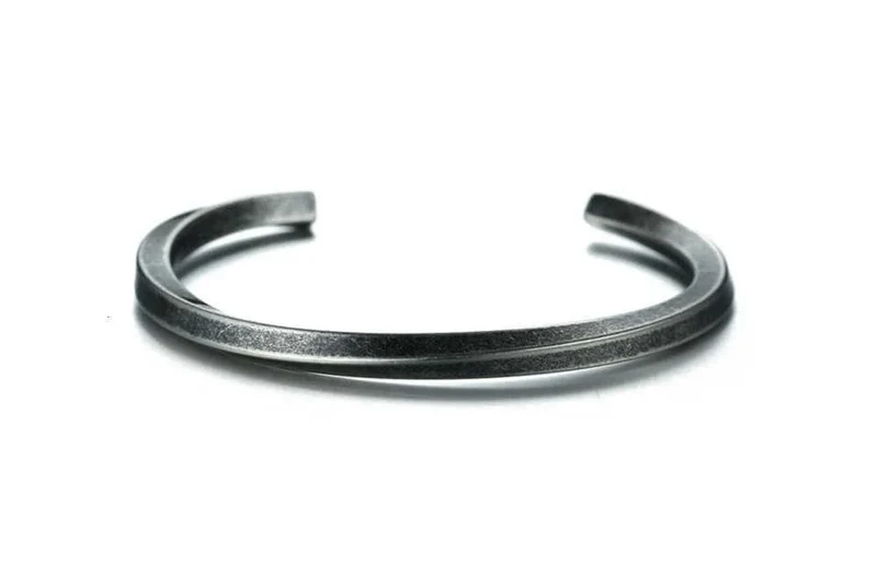 Vnox Vintage Edelstahl Armreif für Männer Frauen Mobius Twisted Manschette Armband Unisex Casual Pulseira Herren Schmuck