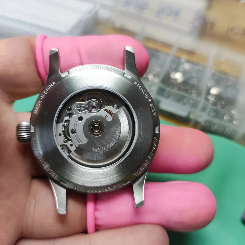 【Hemmungszeit】 Fliegeruhr mit automatischem PT5000-Uhrwerk, schwarzem Zifferblatt vom Typ B oder Typ A und 40-mm-Gehäuse, wasserdicht bis 100 m.