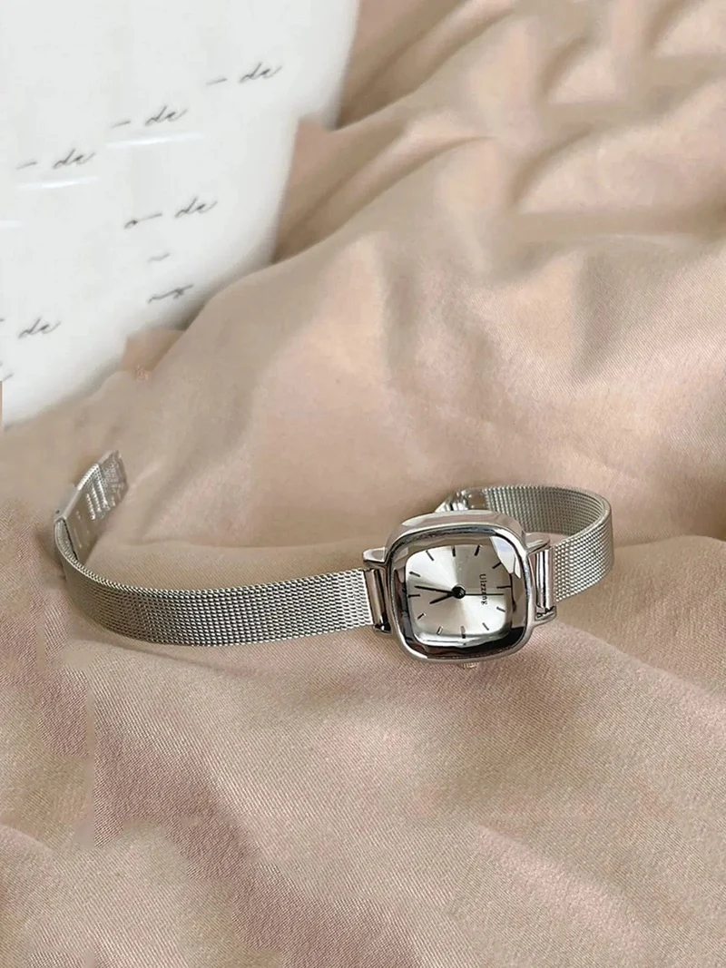 Modische Damen-Armbanduhr mit kleinem Zifferblatt und Quarzwerk