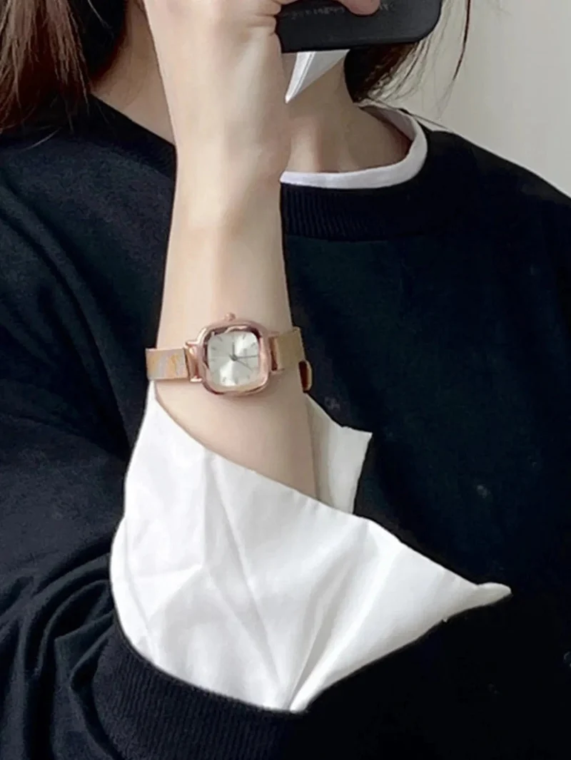 Modische Damen-Armbanduhr mit kleinem Zifferblatt und Quarzwerk