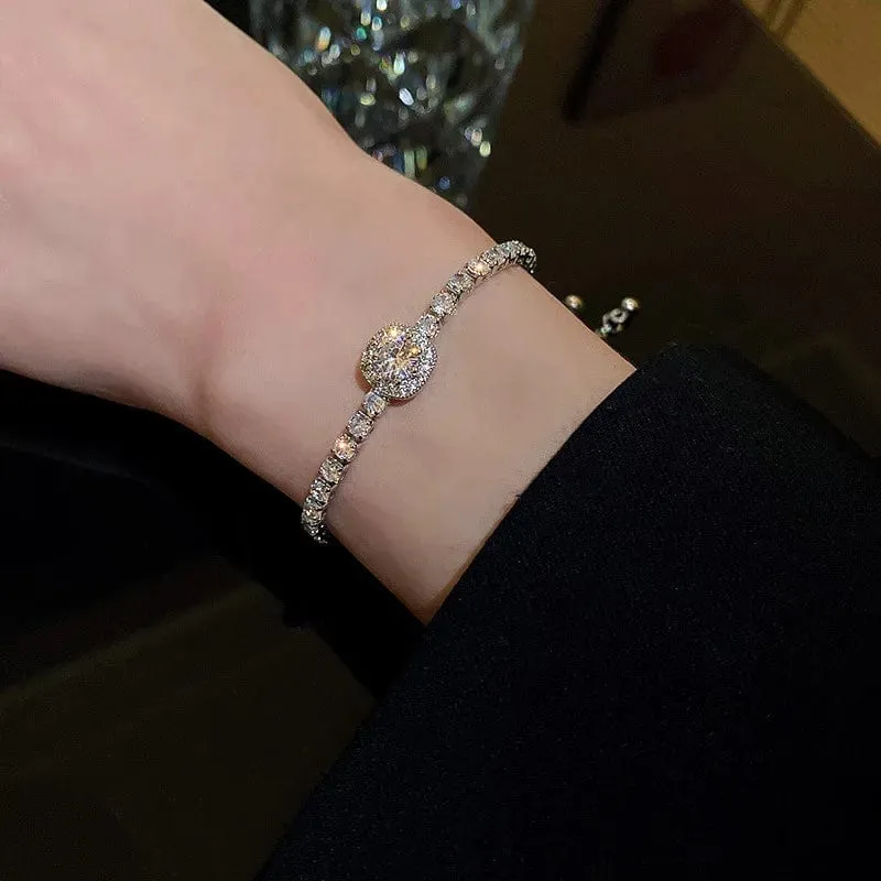 Voller Strasssteine, verstellbares 18 Karat vergoldetes Edelstahlarmband für Frauen 2022, neuer trendiger quadratischer Zirkon-Armbandschmuck