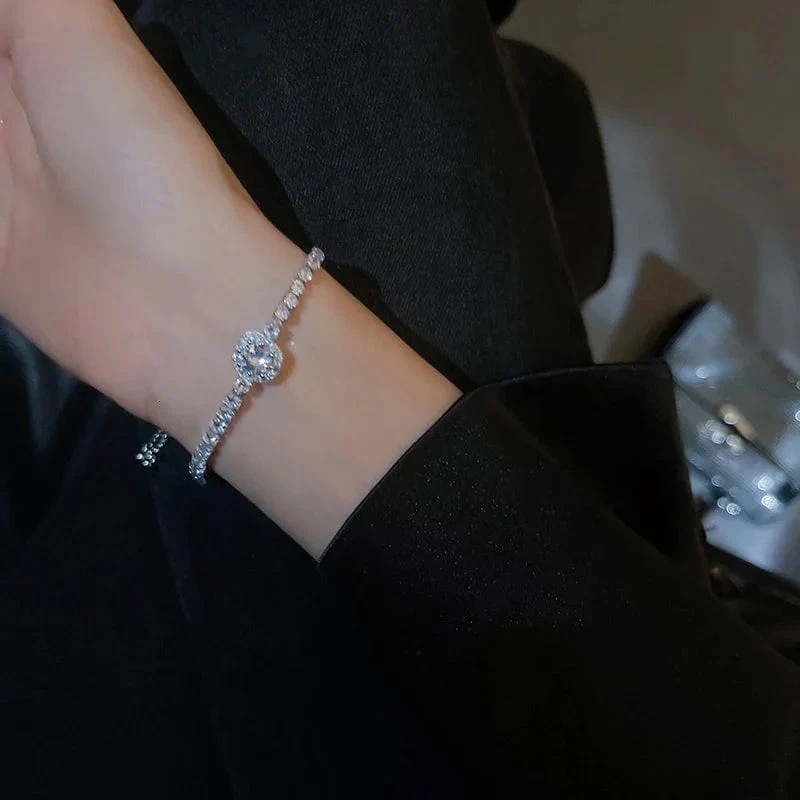 Voller Strasssteine, verstellbares 18 Karat vergoldetes Edelstahlarmband für Frauen 2022, neuer trendiger quadratischer Zirkon-Armbandschmuck