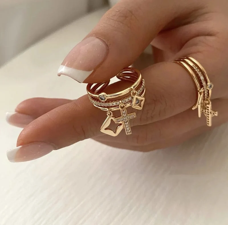 2024 Neu Edelstahl 18 K vergoldet Sonnenringe für Frauen Naturstein eingelegt in hohlen Metalltexturring Trendy Schmuck