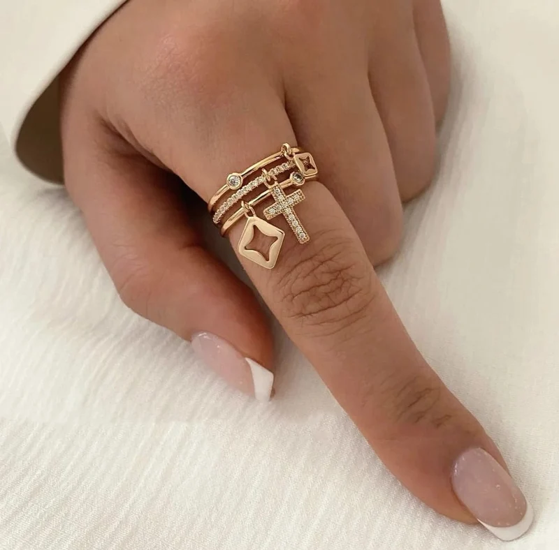 2024 Neu Edelstahl 18 K vergoldet Sonnenringe für Frauen Naturstein eingelegt in hohlen Metalltexturring Trendy Schmuck