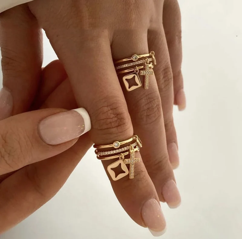 2024 Neu Edelstahl 18 K vergoldet Sonnenringe für Frauen Naturstein eingelegt in hohlen Metalltexturring Trendy Schmuck