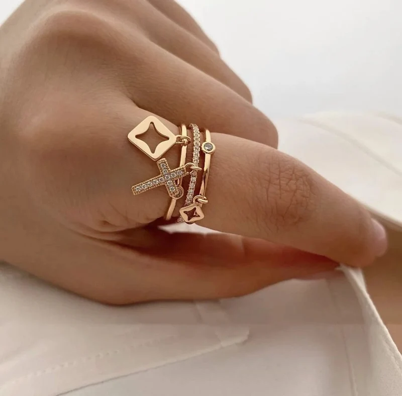 2024 Neu Edelstahl 18 K vergoldet Sonnenringe für Frauen Naturstein eingelegt in hohlen Metalltexturring Trendy Schmuck