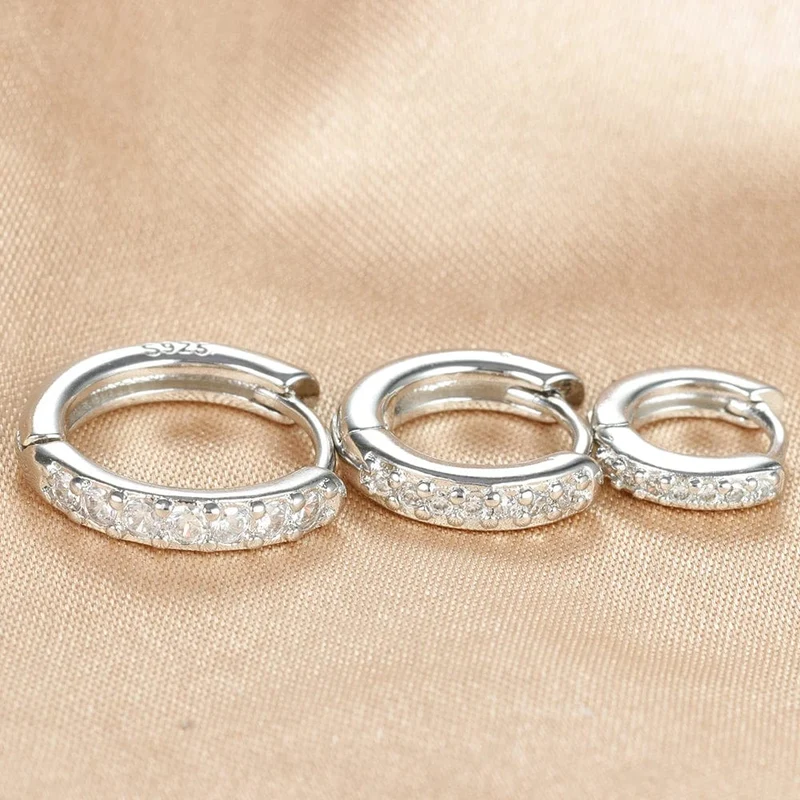 3er-Set schlichte, kleine Creolen aus Edelstahl mit Kristallen, zierlich, goldfarben, für Knorpelpiercings, minimalistischer Schmuck