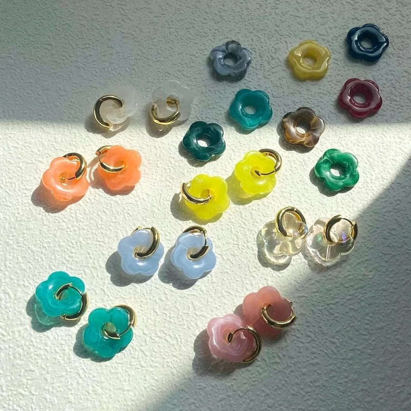 2024 neue Bunte Blume Harz Acryl Charms Ohrring Gold Farbe Kreis Ohr Schnalle Hoop Ohrringe für Frauen Nettes Geschenk Schmuck