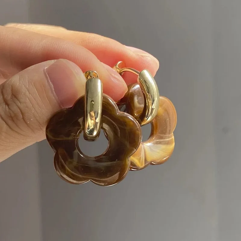 2024 neue Bunte Blume Harz Acryl Charms Ohrring Gold Farbe Kreis Ohr Schnalle Hoop Ohrringe für Frauen Nettes Geschenk Schmuck