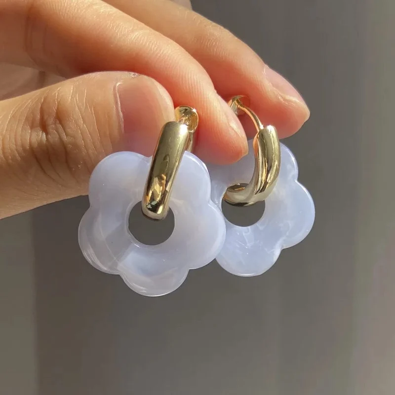 2024 neue Bunte Blume Harz Acryl Charms Ohrring Gold Farbe Kreis Ohr Schnalle Hoop Ohrringe für Frauen Nettes Geschenk Schmuck