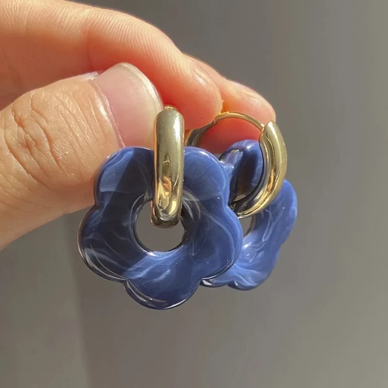 2024 neue Bunte Blume Harz Acryl Charms Ohrring Gold Farbe Kreis Ohr Schnalle Hoop Ohrringe für Frauen Nettes Geschenk Schmuck