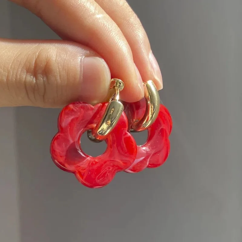 2024 neue Bunte Blume Harz Acryl Charms Ohrring Gold Farbe Kreis Ohr Schnalle Hoop Ohrringe für Frauen Nettes Geschenk Schmuck