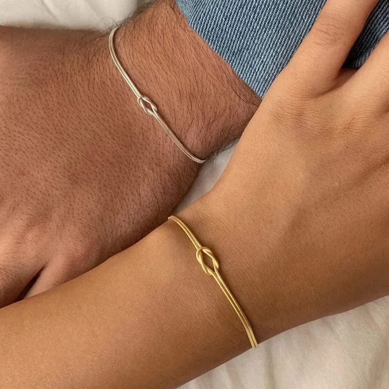 Liebesknoten-Paararmbänder, 14 Karat echt vergoldete Edelstahlarmbänder für Frauen, verstellbare Geschenke für Paare, zierliche Mode