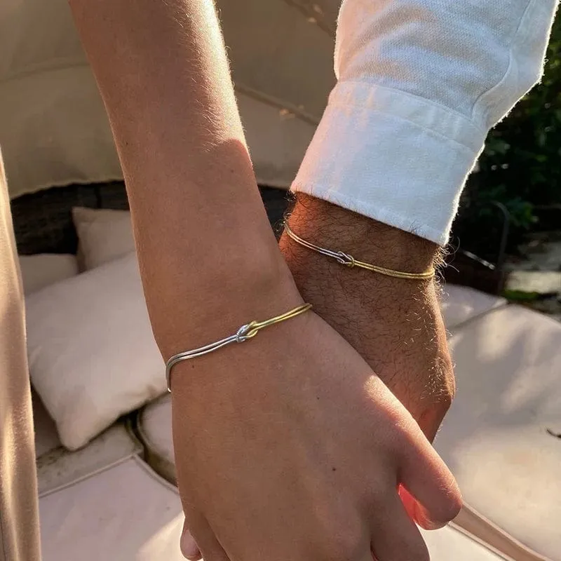 Liebesknoten-Paararmbänder, 14 Karat echt vergoldete Edelstahlarmbänder für Frauen, verstellbare Geschenke für Paare, zierliche Mode