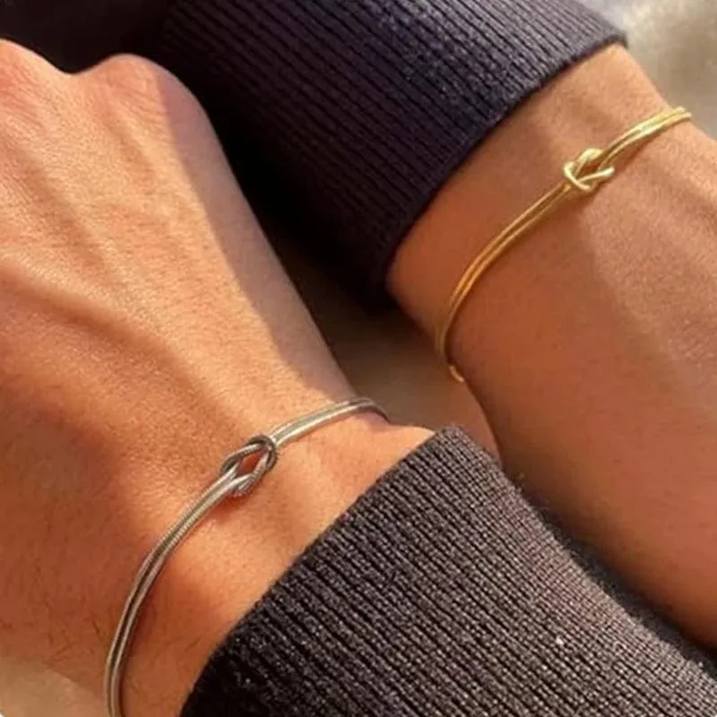 Liebesknoten-Paararmbänder, 14 Karat echt vergoldete Edelstahlarmbänder für Frauen, verstellbare Geschenke für Paare, zierliche Mode