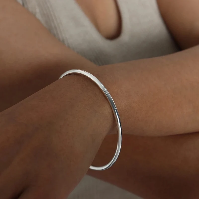 Farbechter Armreif aus Edelstahl für Frauen, nicht verblassend, rund, minimalistisch, Damen-Armbänder, Luxusschmuck für Frauen