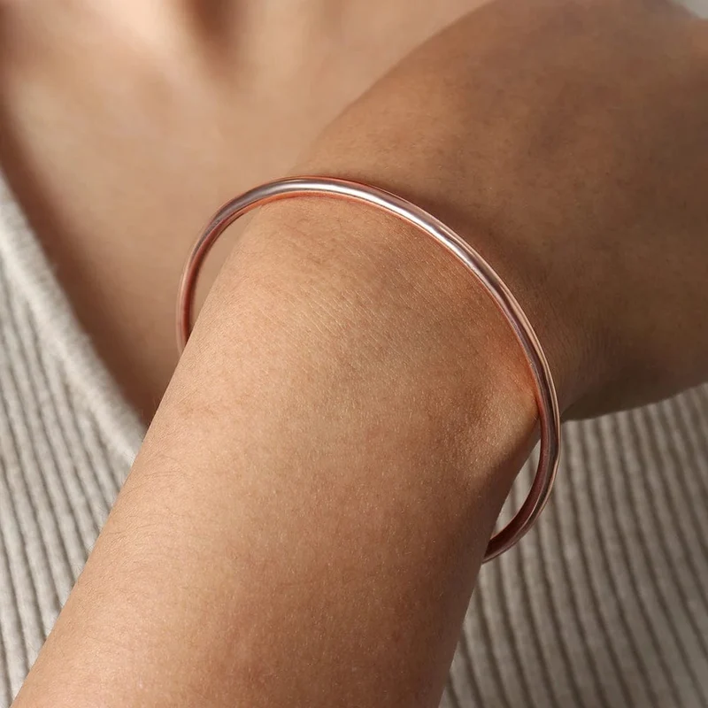 Farbechter Armreif aus Edelstahl für Frauen, nicht verblassend, rund, minimalistisch, Damen-Armbänder, Luxusschmuck für Frauen