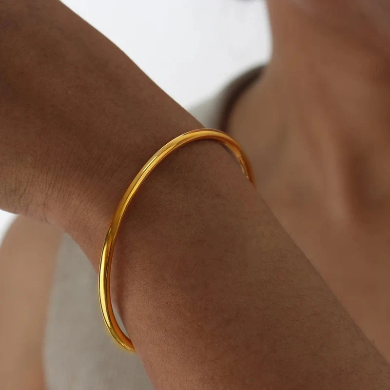Farbechter Armreif aus Edelstahl für Frauen, nicht verblassend, rund, minimalistisch, Damen-Armbänder, Luxusschmuck für Frauen