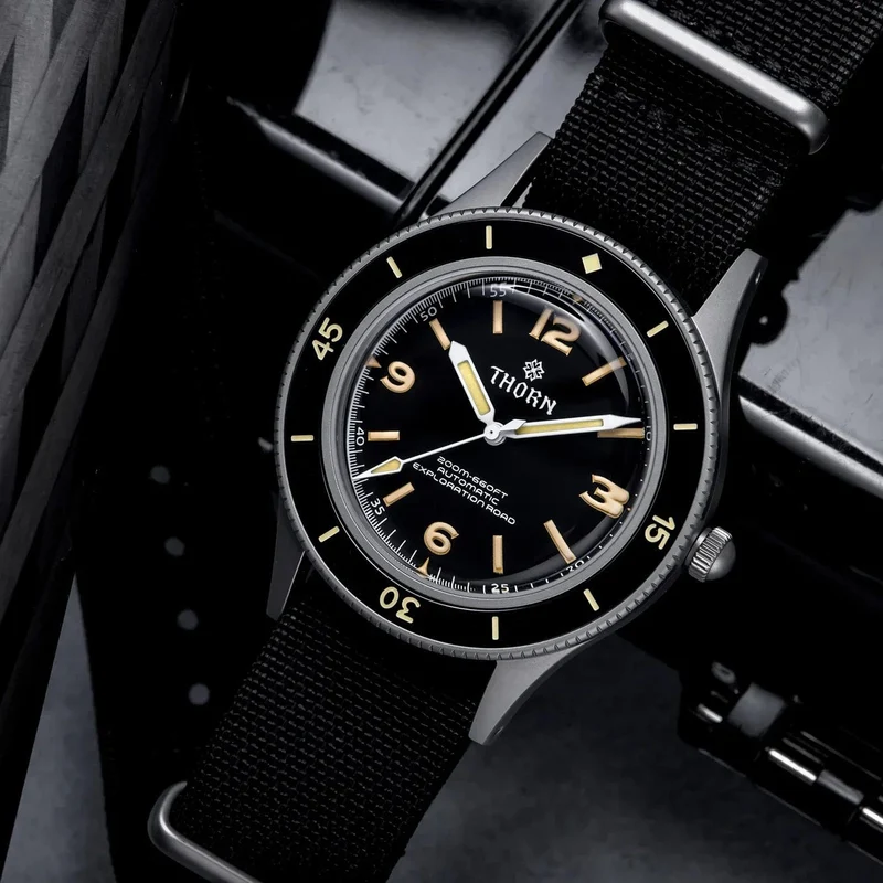 THORN 50-Fathoms Uhr Männer 40MM Vintage NH35 Bewegung Automatische K9 Mineral Kristall TR900 C3 Leuchtende Barracuda 200M Wasserdicht