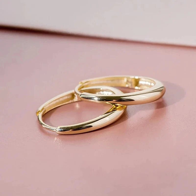 Huitan Vielseitige Gold Farbe Hoop Ohrringe Weibliche Täglichen Party Schmuck Matel Stil Einfache Design Zubehör für Frauen Großhandel