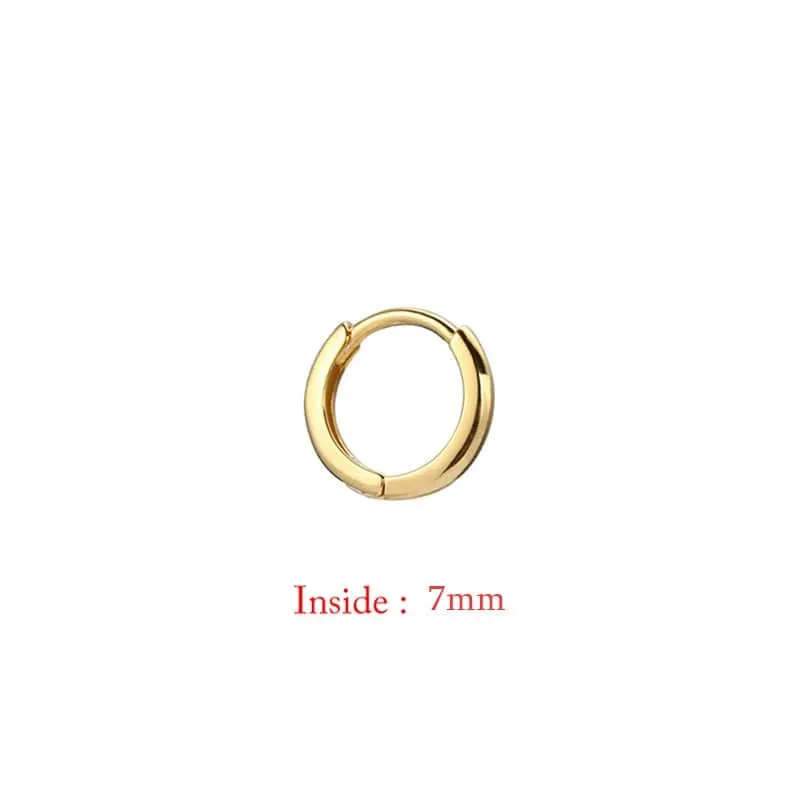 Einzelne minimale, goldfarbene, winzige Knorpel-Creolen, glänzende Ohrringe, Piercing-Accessoire, trendige kleine Huggie-Creolen für Frauen für Männer