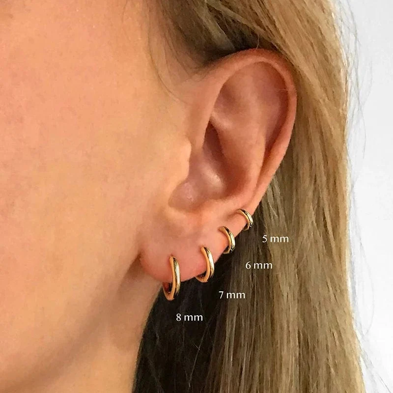 Einzelne minimale, goldfarbene, winzige Knorpel-Creolen, glänzende Ohrringe, Piercing-Accessoire, trendige kleine Huggie-Creolen für Frauen für Männer