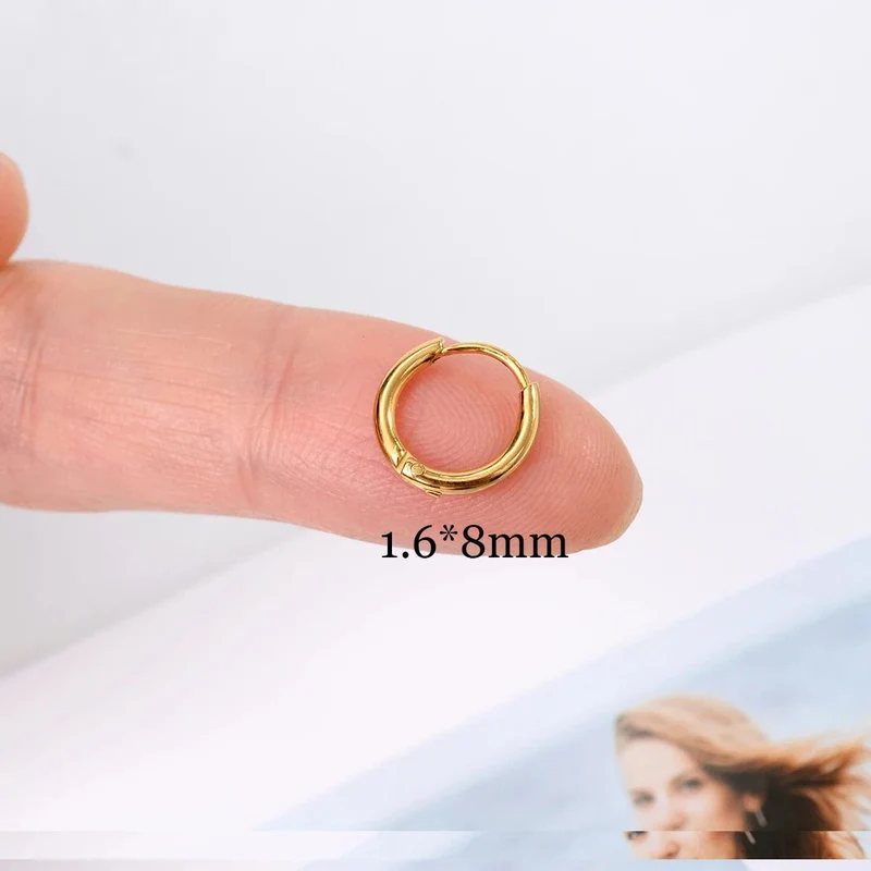Einzelne minimale, goldfarbene, winzige Knorpel-Creolen, glänzende Ohrringe, Piercing-Accessoire, trendige kleine Huggie-Creolen für Frauen für Männer