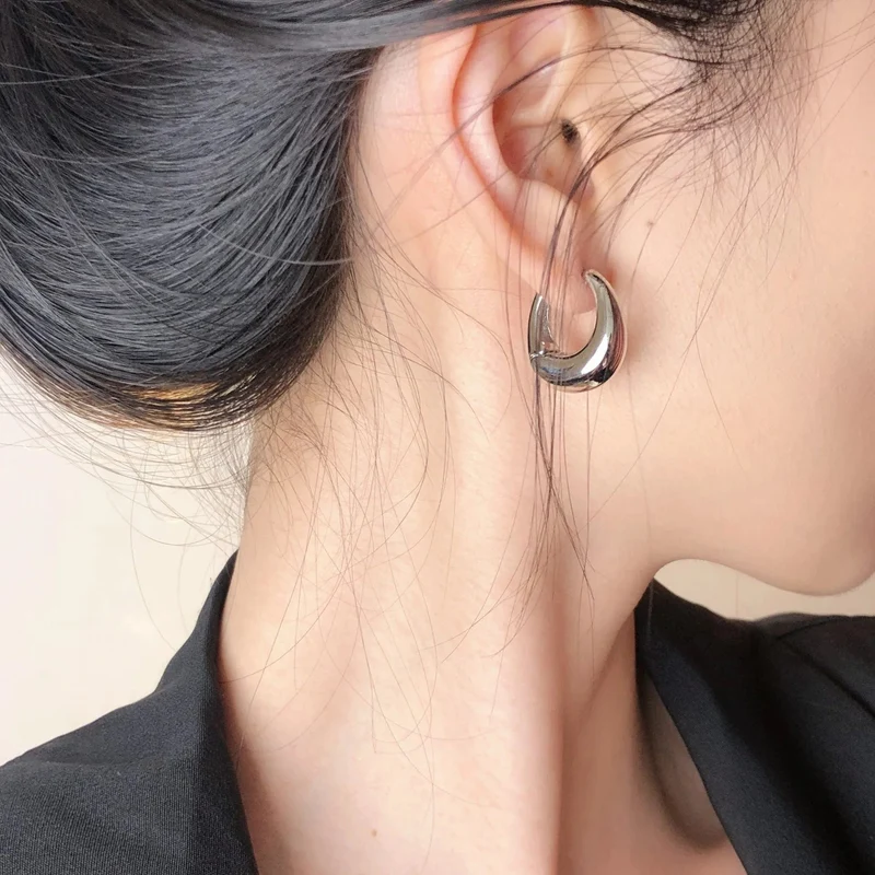 Modische, runde Creolen aus glattem Edelstahl für Damen und Mädchen – Statement-Ohrringe im Punk-Stil