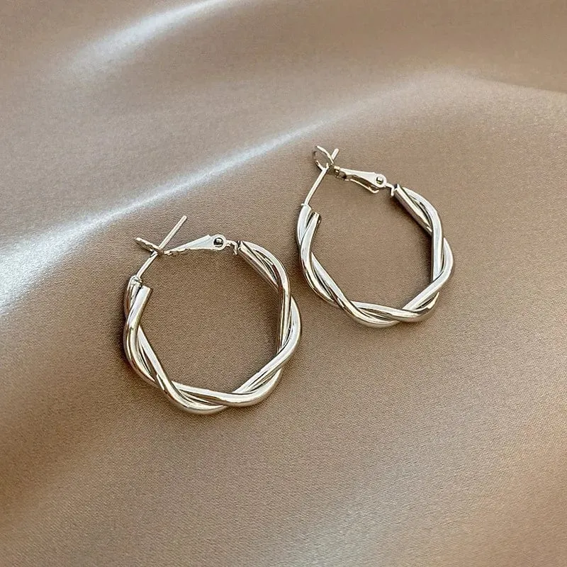 Neue Kreis Schnur Wendungen Hoop Ohrring für Frauen Einfache Temperament Übertreibung Gold Farbe Metall Ohr Schmuck Geschenk Aros