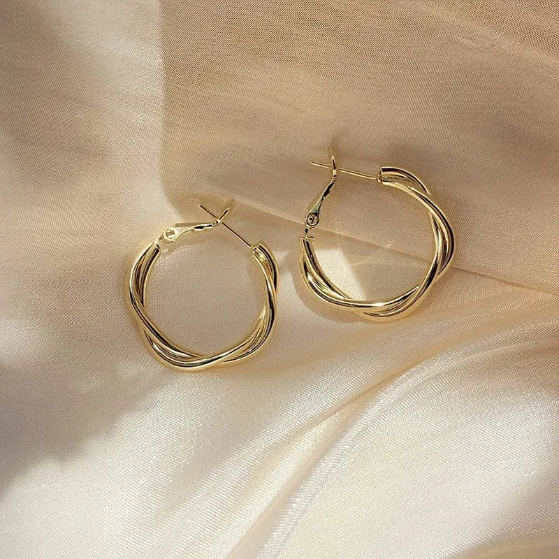 Neue Kreis Schnur Wendungen Hoop Ohrring für Frauen Einfache Temperament Übertreibung Gold Farbe Metall Ohr Schmuck Geschenk Aros