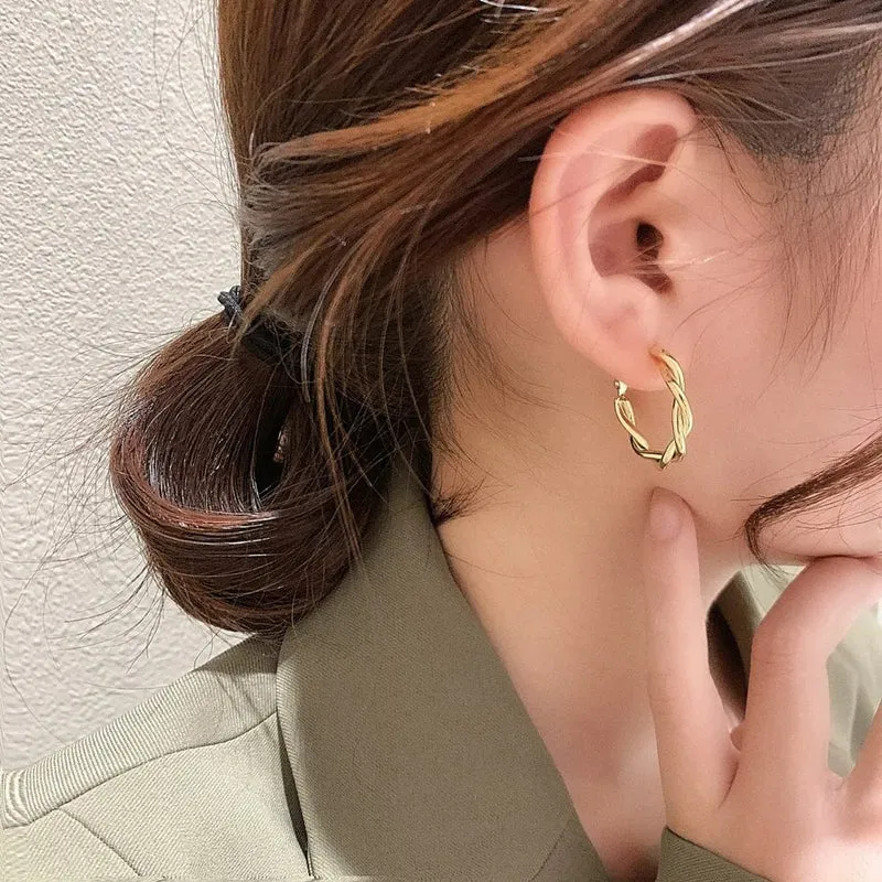 Neue Kreis Schnur Wendungen Hoop Ohrring für Frauen Einfache Temperament Übertreibung Gold Farbe Metall Ohr Schmuck Geschenk Aros