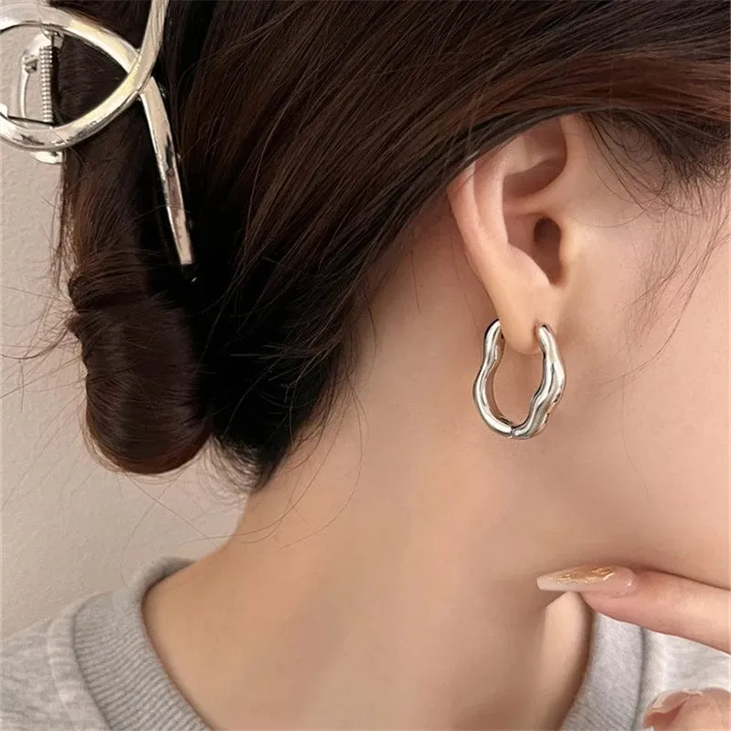 Adolph Trendy Metall Geometrie Hoop Ohrring Mode Neue Design Unregelmäßige Minimalistischen Ohrringe für Frauen Mode Schmuck Geschenk 2023