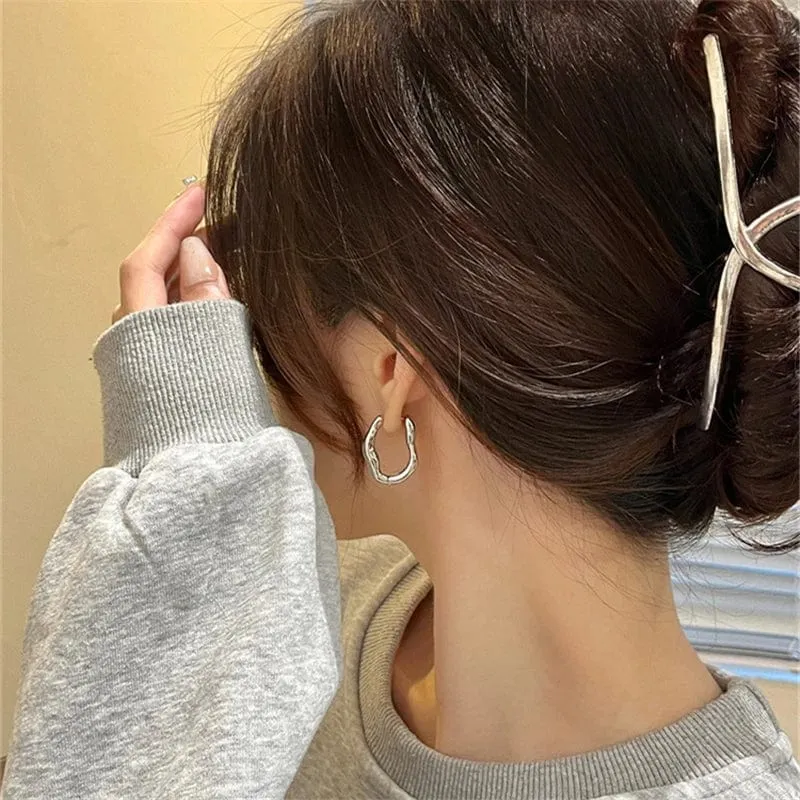 Adolph Trendy Metall Geometrie Hoop Ohrring Mode Neue Design Unregelmäßige Minimalistischen Ohrringe für Frauen Mode Schmuck Geschenk 2023