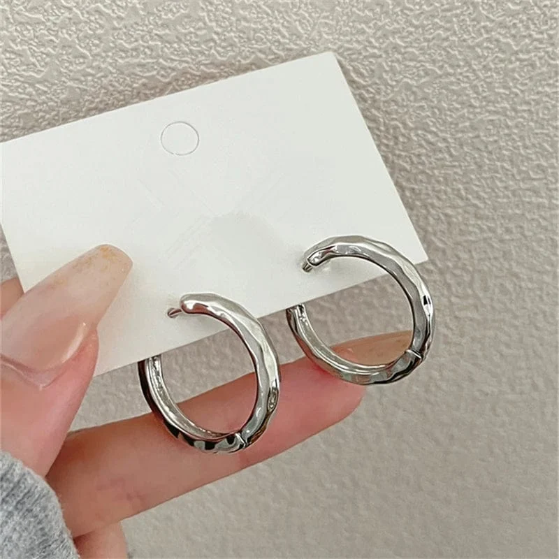 Adolph Trendy Metall Geometrie Hoop Ohrring Mode Neue Design Unregelmäßige Minimalistischen Ohrringe für Frauen Mode Schmuck Geschenk 2023